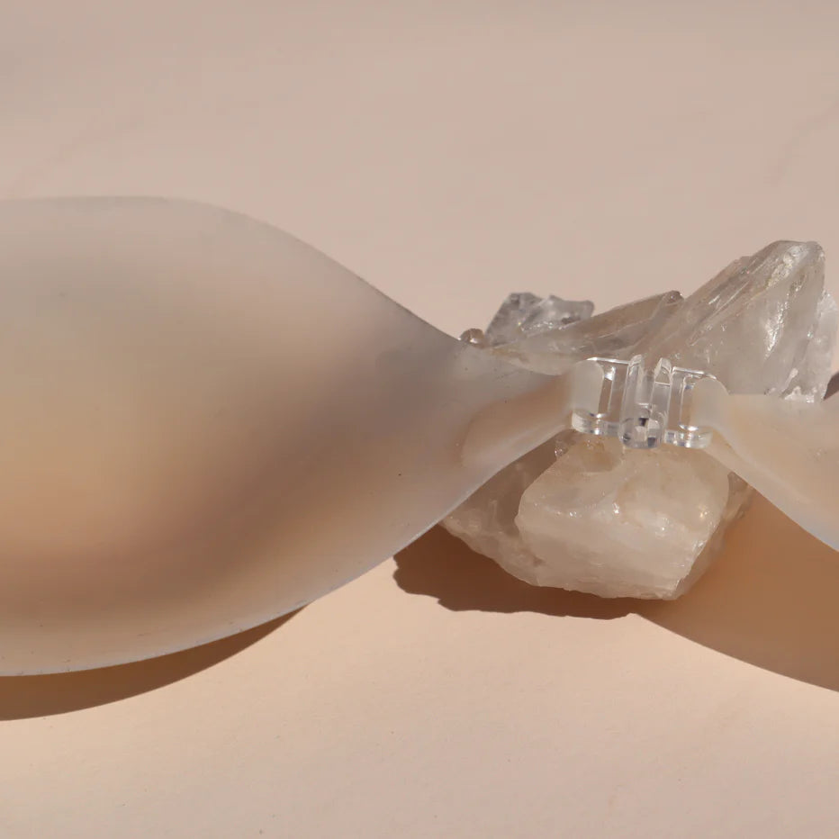 Seamless Stick-On Bra in LIGHT TINT